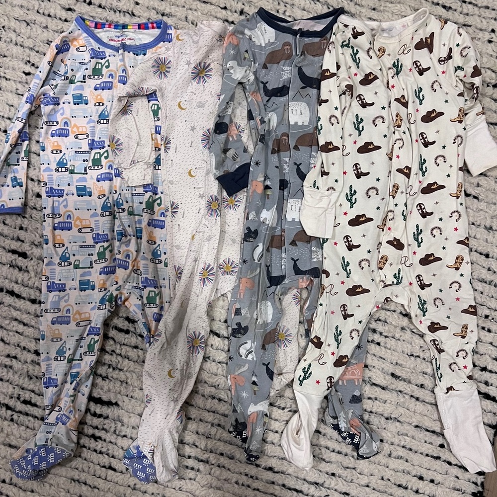 Magnetic Me - 4x lot of onesies. 9-12mo